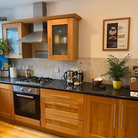 True Colours Apartment In Central Location Bangor  Luaran gambar